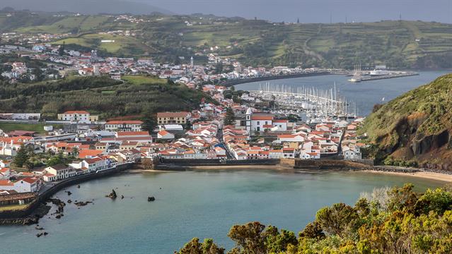 Horta ist eine sehr charmante kleine portugiesische Stadt mit etwa 5'000 Einwohnern. Der Hafen befindet sich im Zentrum von Horta, was natürlich für uns ausserordentlich bequem ist.